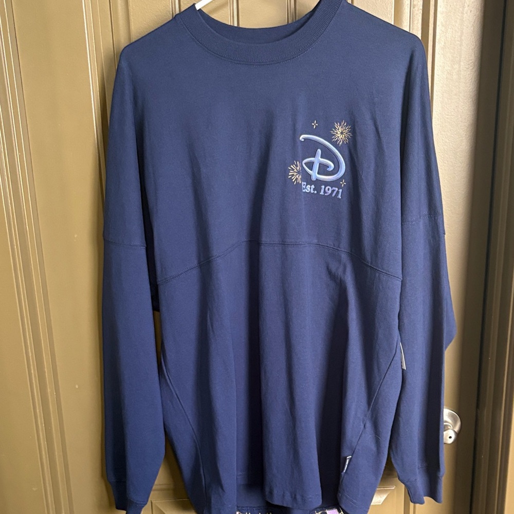 Disney Word Spirit Jersey Cinderella Castle Size M, NWT